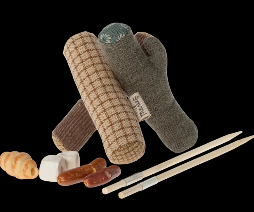 Online Bonfire Set Hiker