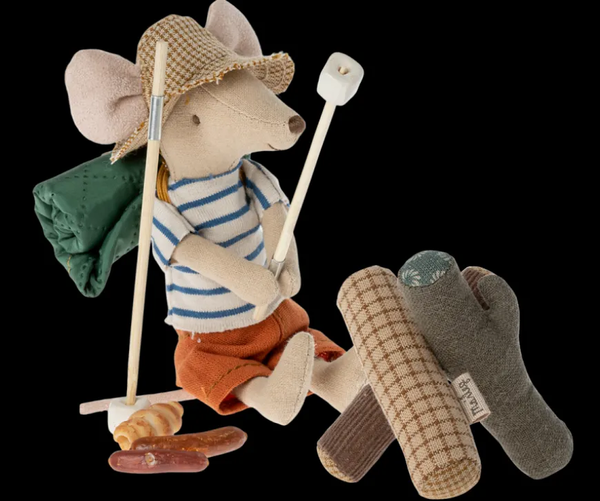 Online Bonfire Set Hiker