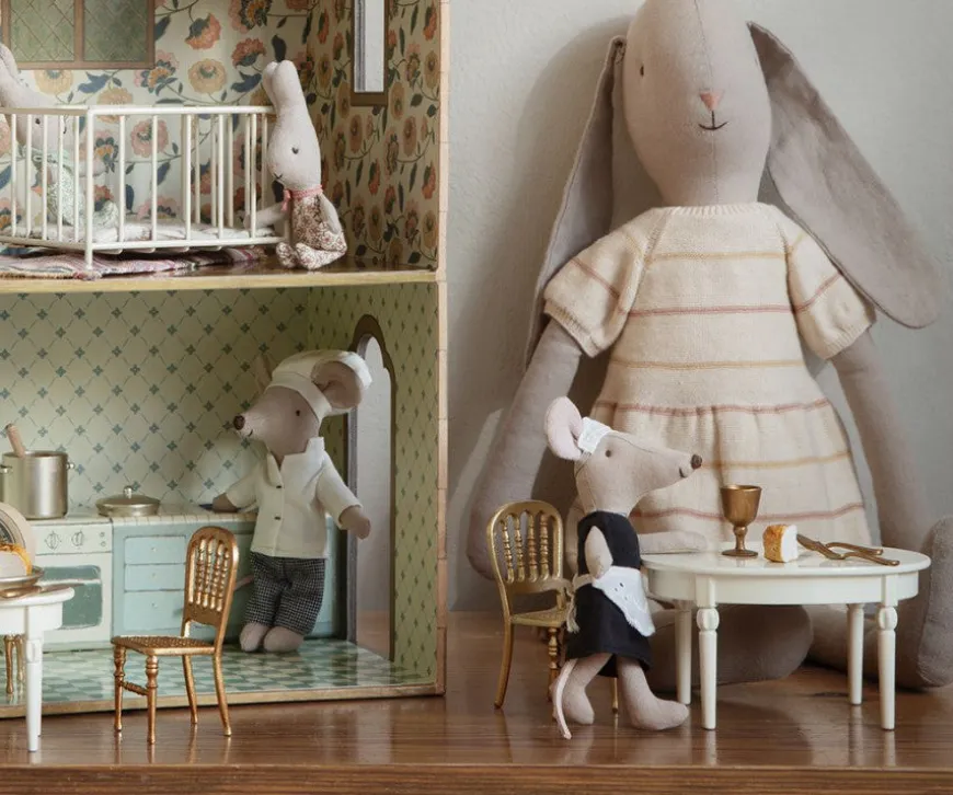 dining_table_mouse_2.webp New Dining Table, Mouse Royal & Castle