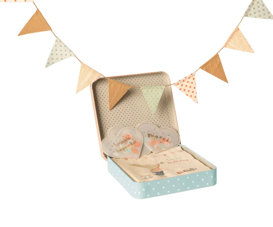 Discount Happy Day Set Garlands & Party